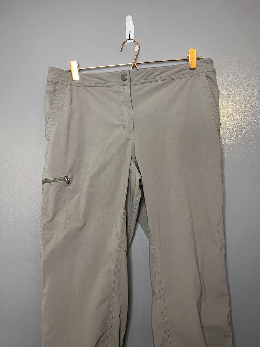 L.L. Bean Pants Womens 14 MT Tall Beige Nylon Hiking Travel Cargo Zip Pockets